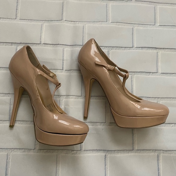 Steve Madden Gaylee Nude T-Strap Platform Heels - Picture 2 of 6